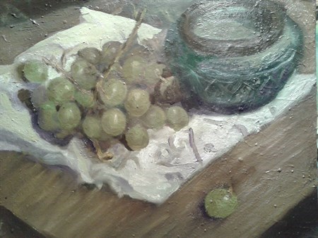 Natura morta con uva e vasetto in terracotta 